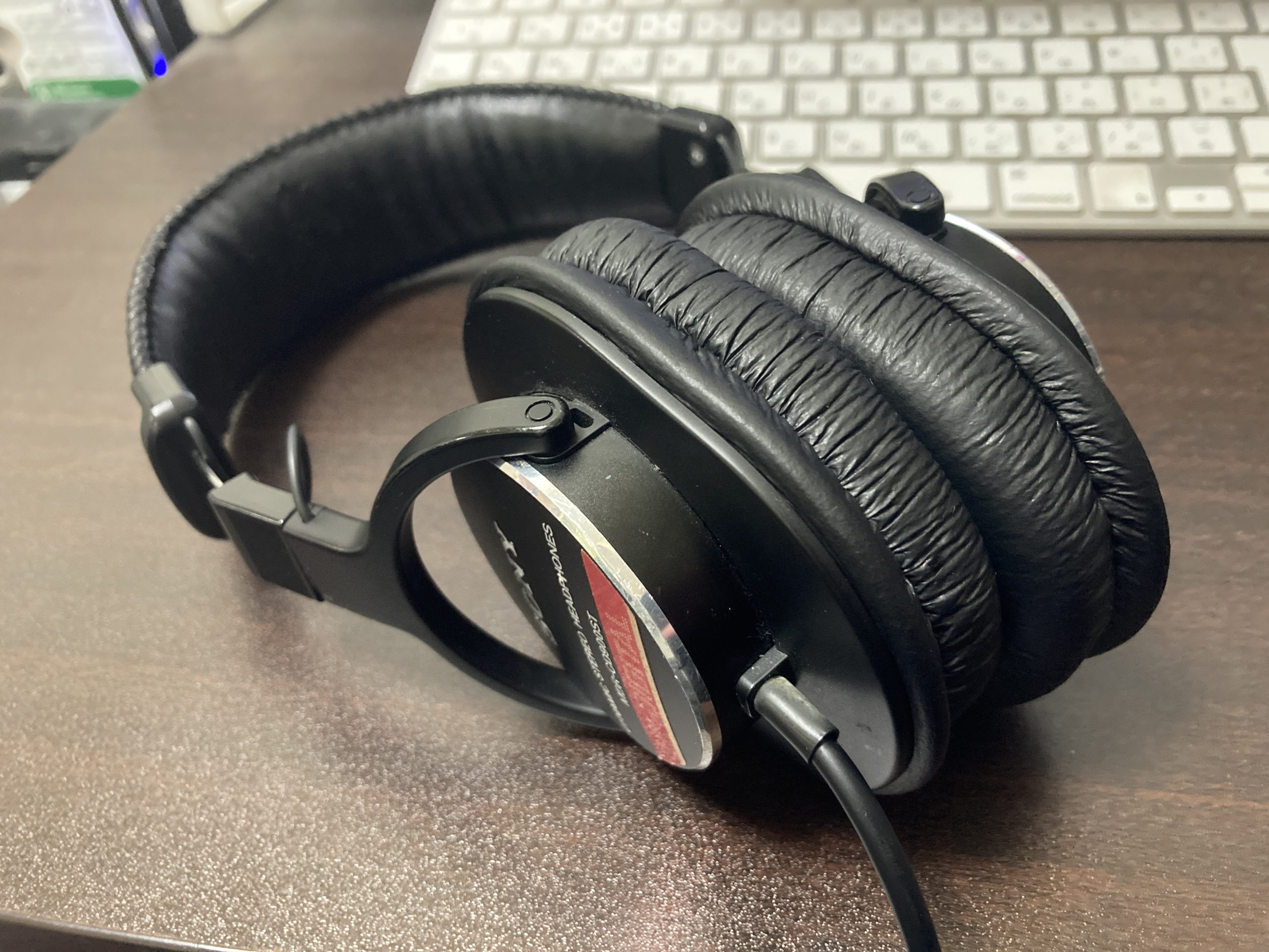 SONY MDR-CD900ST用のイヤーパッドがボロボロになったので交換し SONY MDR-CD900ST用のイヤーパッドがボロボロになったので交換し